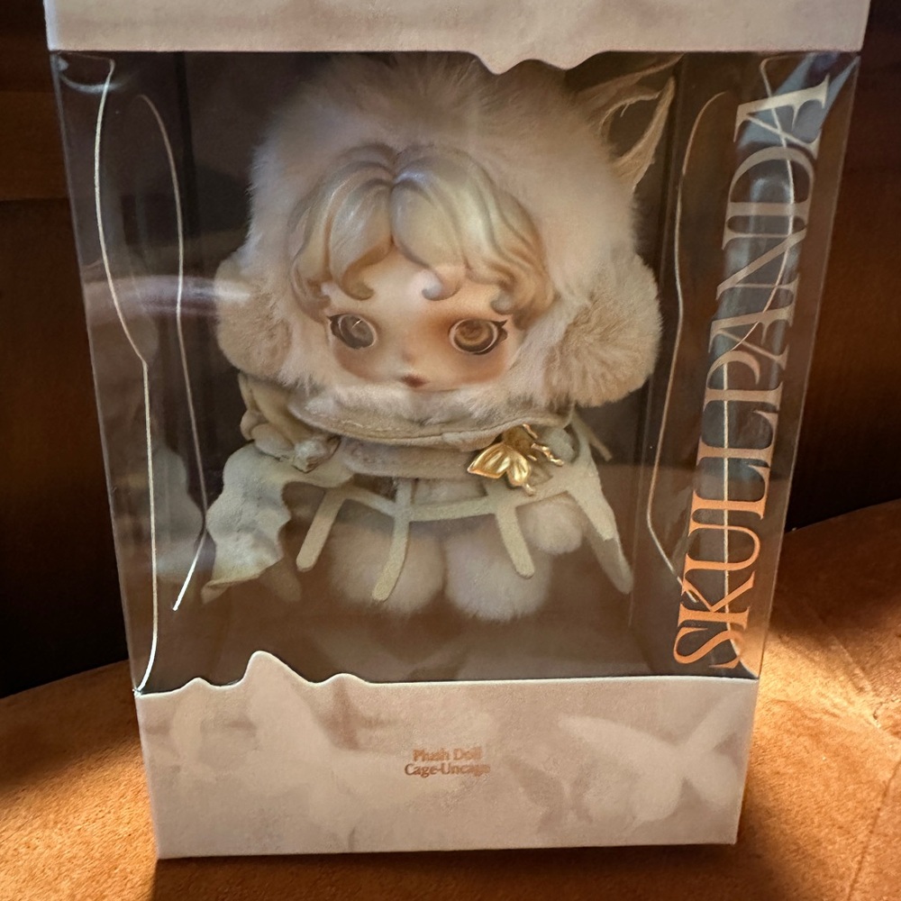 Skullpanda Plush Doll - Cream and Gold